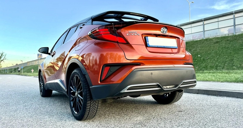 Toyota C-HR cena 114000 przebieg: 52000, rok produkcji 2020 z Warszawa małe 137